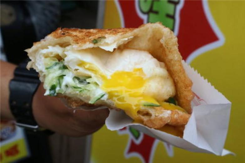 炸蛋葱油饼